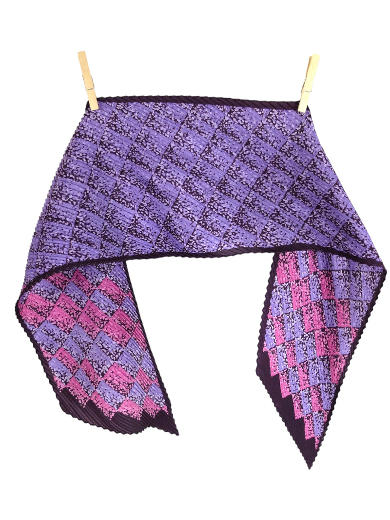 Vintage 70s Mod Hippie Bohemian Purple & Pink Pleated Abstract Geometric Patterned Pointed Neck Tie Scarf