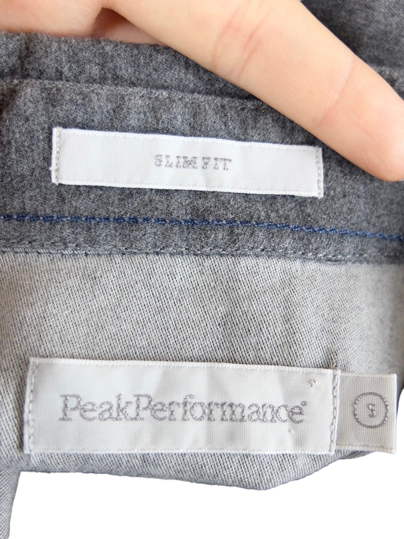 Vintage 2000s Men’s Peak Performance Streetwear Minimalist Preppy Casual Solid Grey Slim Fit Collared Long Sleeve Button Up Shirt